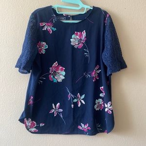 Van Huesen floral blouse with lace sleeves